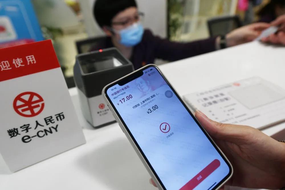 医院支付新选择，现金与微信支付的较量