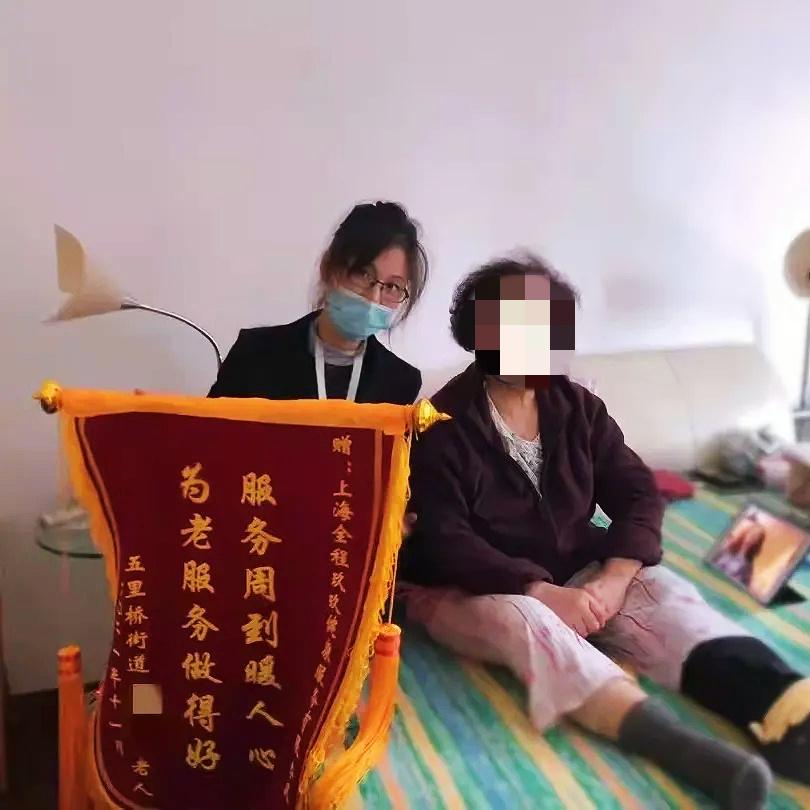 医院锦旗定制，传递感激与尊重的温暖纽带