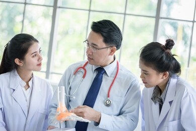 点疣之争，医院VS美容院，谁才是最佳选择？