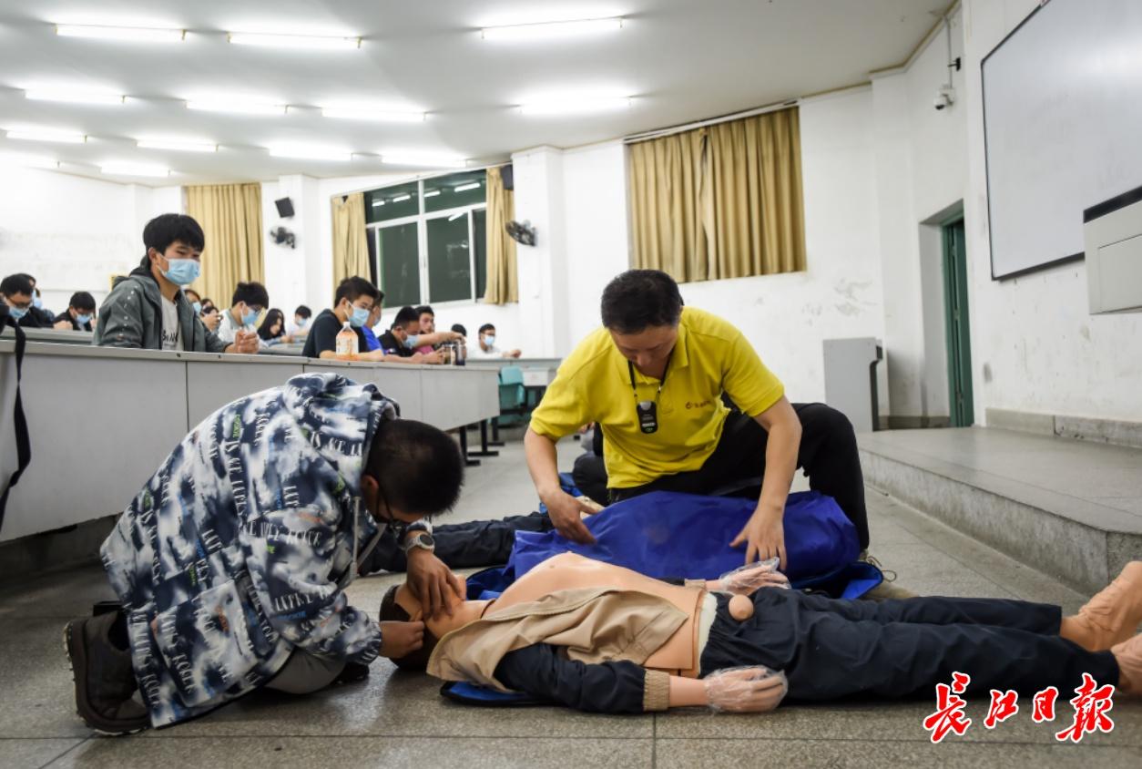 真实急救瞬间，医院照片背后的生命守护